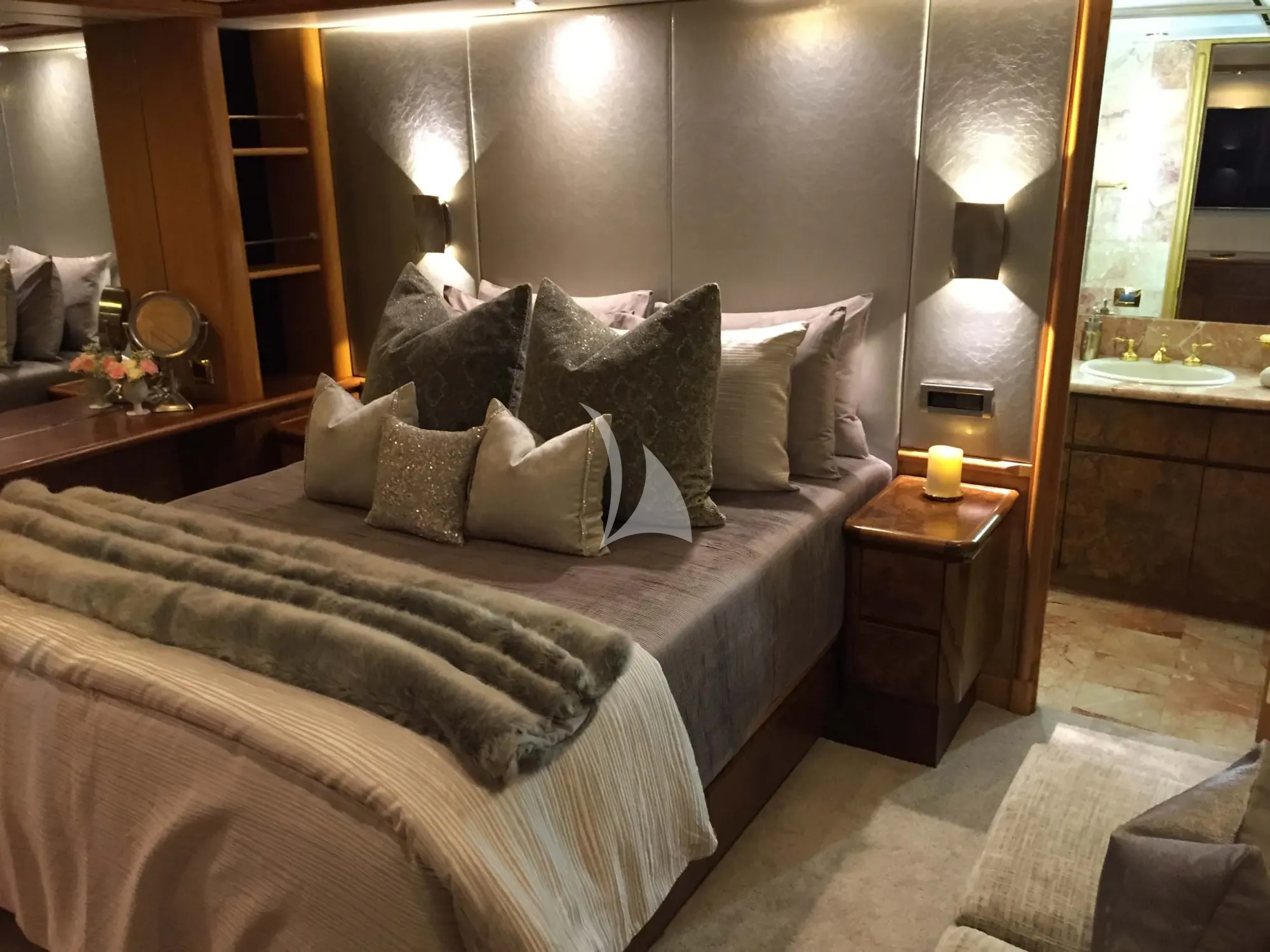 Charter Yacht GRAND ILLUSION - Palmer Johnson 137 - 5 Cabins - Nassau - Exumas - Bahamas