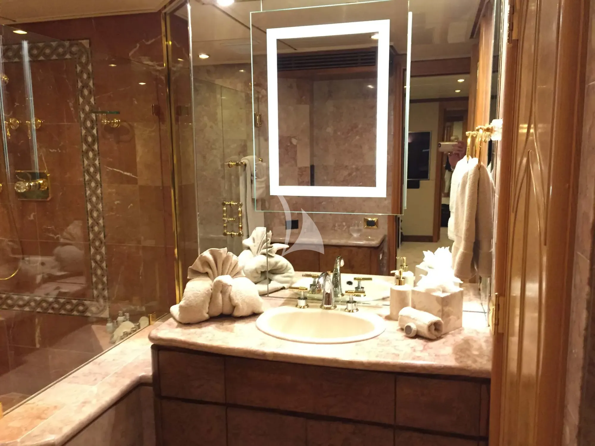 Charter Yacht GRAND ILLUSION - Palmer Johnson 137 - 5 Cabins - Nassau - Exumas - Bahamas