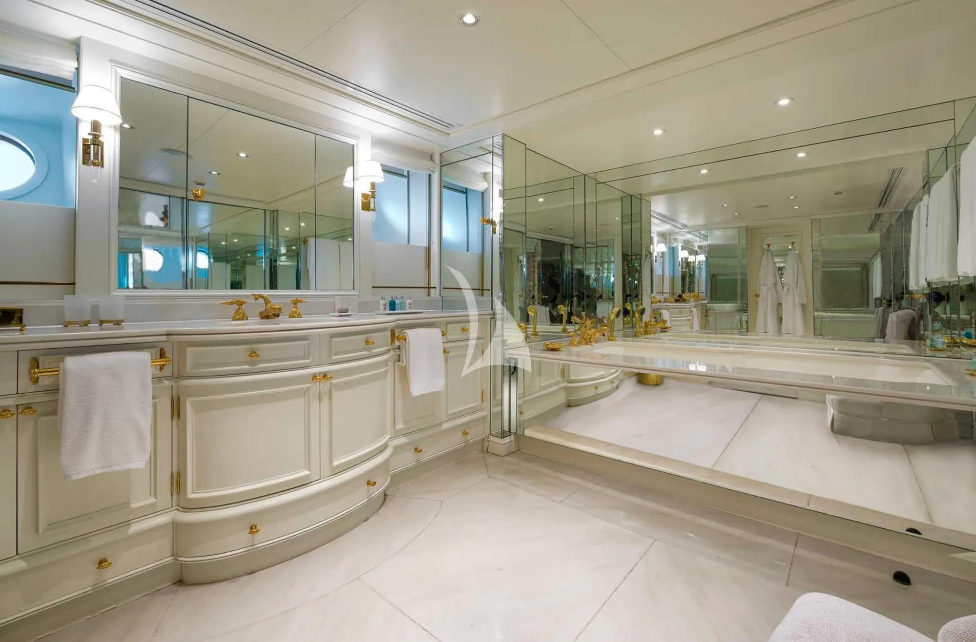 GRAND OCEAN Blohm&Voss 85m - VIP cabin 2 bathroom