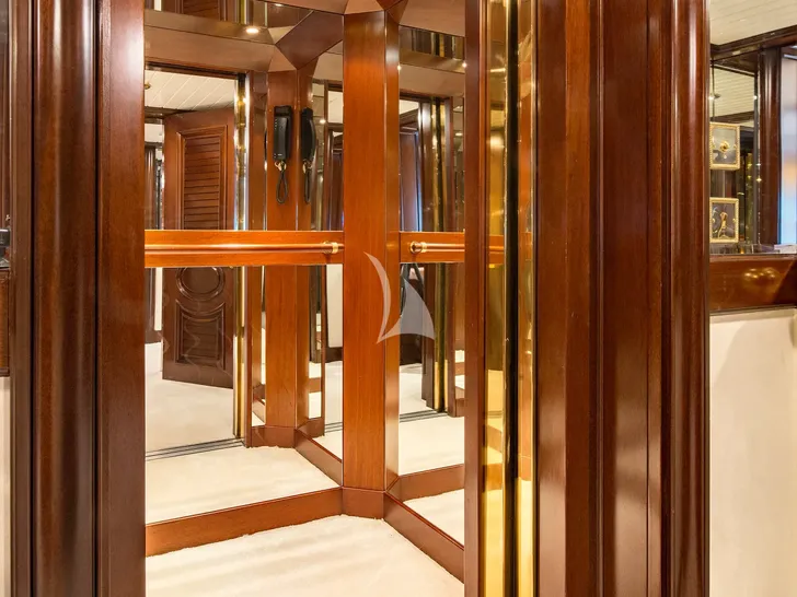 GRAND OCEAN Blohm&Voss 85m - lift or elevator GRAND OCEAN Blohm&Voss 85m - lift or elevator