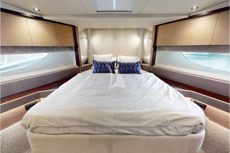 Charter Yacht G.T.U. - Sunseeker 76 - 4 Cabins - Genoa - Liguria - La Spezia - Italian Riviera