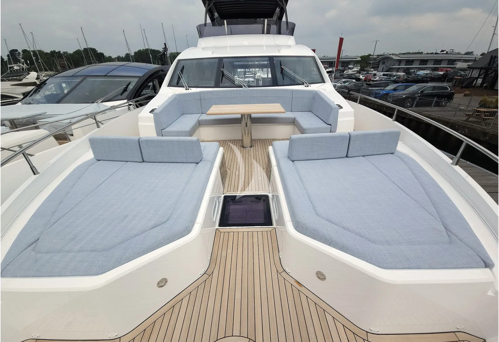 G.T.U. Sunseeker 76 - foredeck lounge and sunbathing area