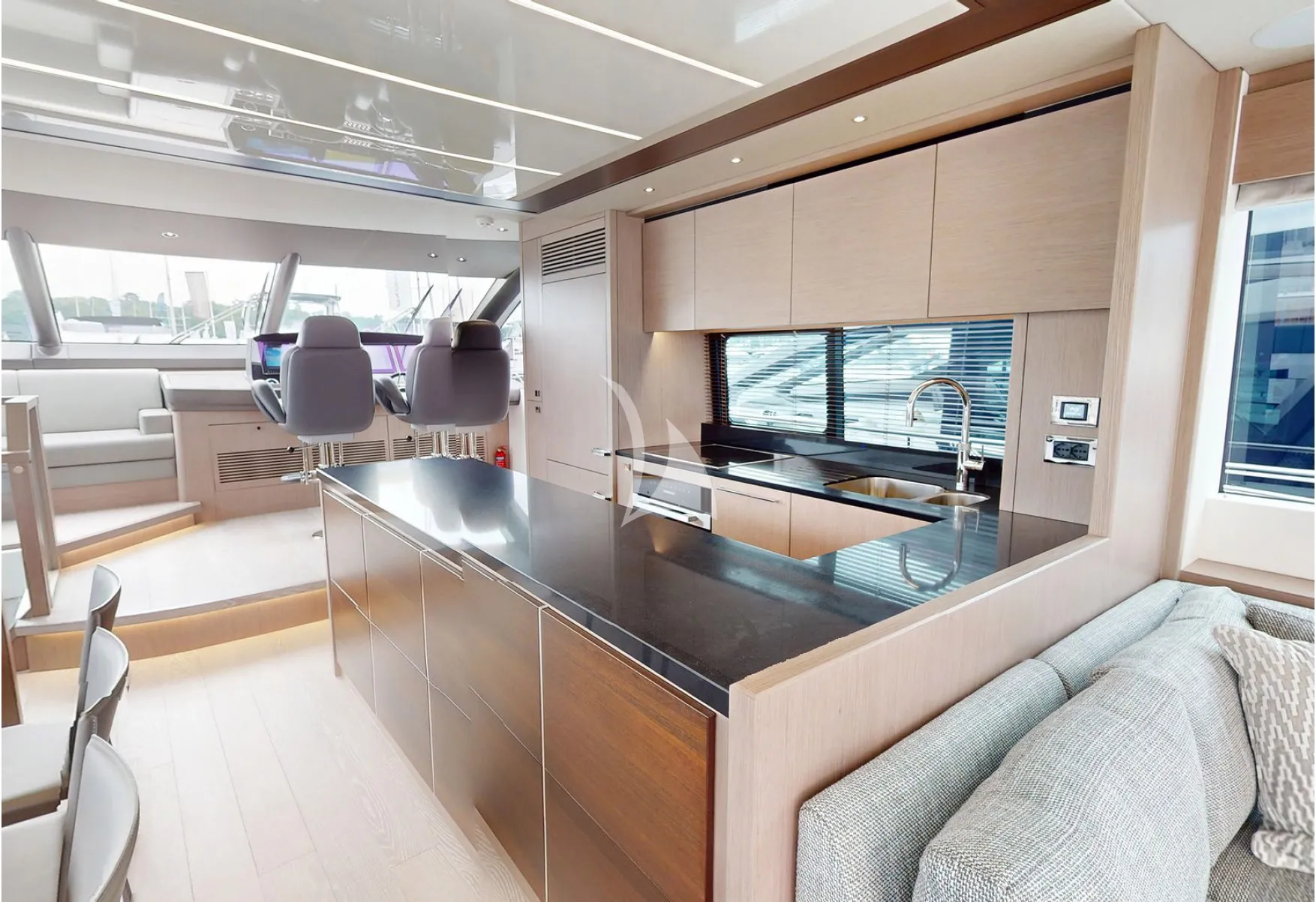 G.T.U. Sunseeker 76 - galley