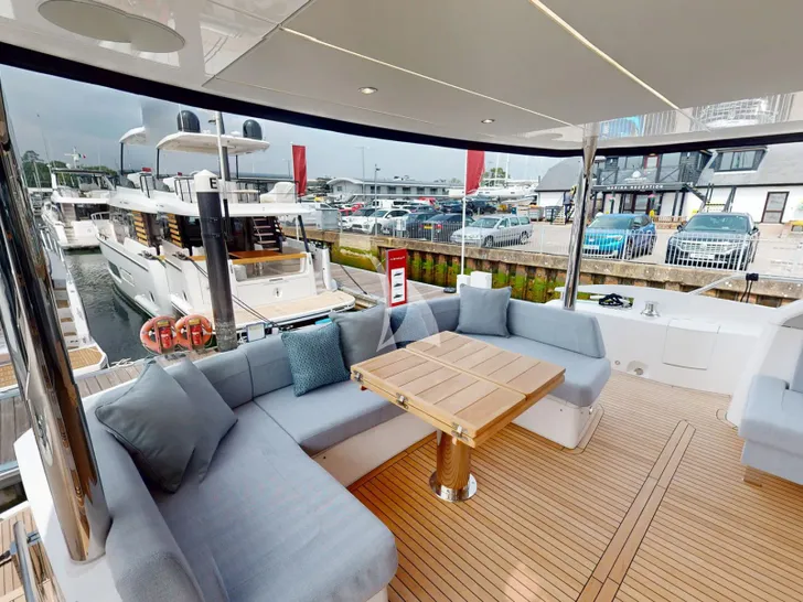 G.T.U. Sunseeker 76 - main aft deck dining lounge G.T.U. Sunseeker 76 - main aft deck dining lounge