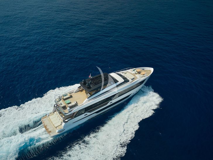 H&CO,Ferretti 1000 - cruising