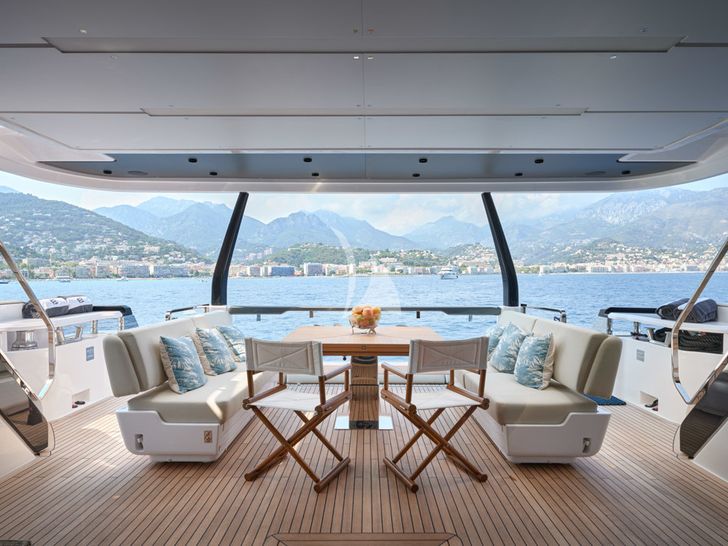 H&CO,Ferretti 1000 - alfresco dining area H&CO,Ferretti 1000 - alfresco dining area