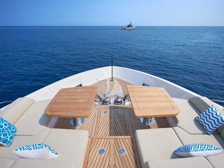 H&CO,Ferretti 1000 - bow lounge H&CO,Ferretti 1000 - bow lounge