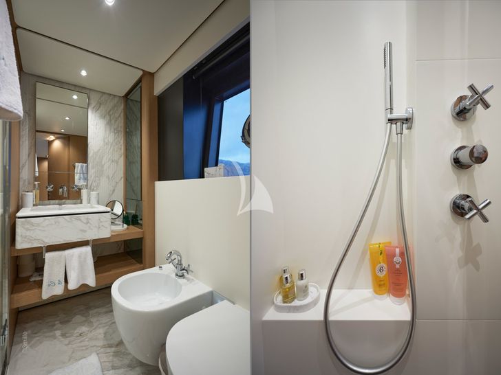 H&CO,Ferretti 1000 - twin cabin bathroom H&CO,Ferretti 1000 - twin cabin bathroom