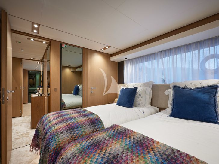 H&CO,Ferretti 1000 - twin cabin H&CO,Ferretti 1000 - twin cabin