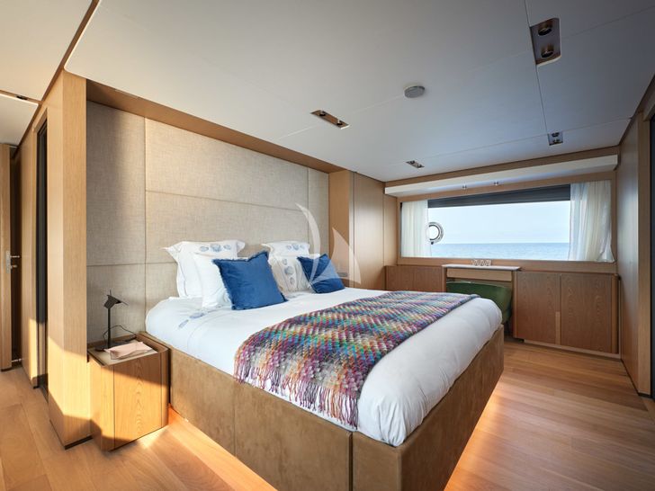 H&CO,Ferretti 1000 - master cabin