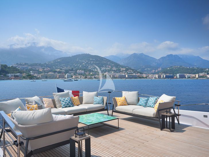 H&CO,Ferretti 1000 - flybridge lounge H&CO,Ferretti 1000 - flybridge lounge