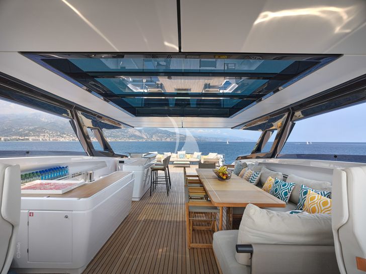 H&CO,Ferretti 1000 - sundeck or flybridge H&CO,Ferretti 1000 - sundeck or flybridge