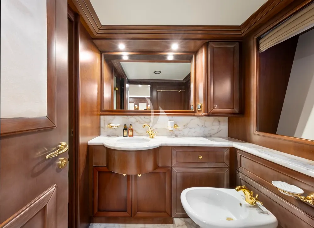 HAG Custom Line 30m - VIP cabin bathroom