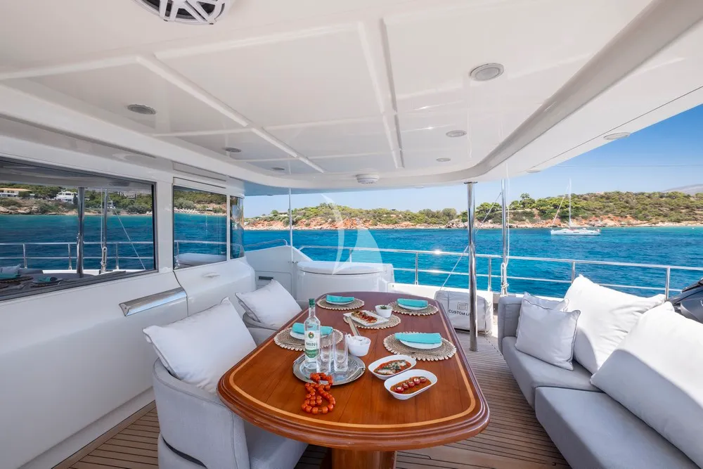 HAG Custom Line 30m - aft deck alfresco dining area