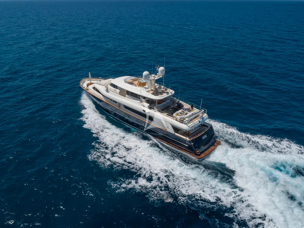 HAG Custom Line 30m - cruising aft shot