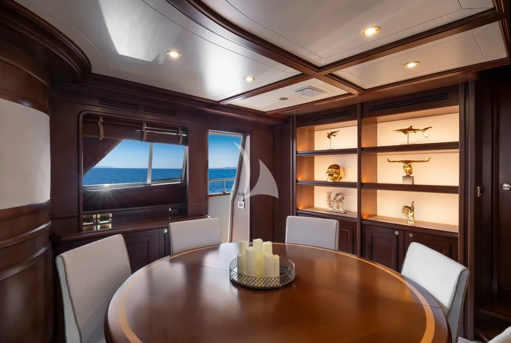 HAG Custom Line 30m - dining table