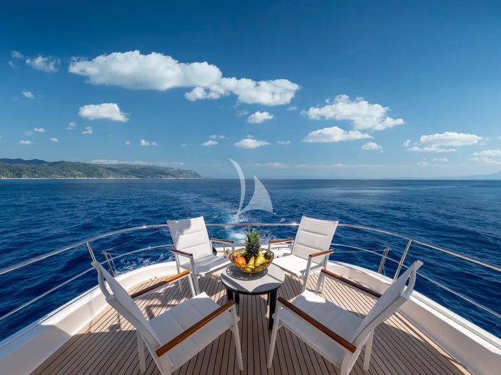 HAG Custom Line 30m - foredeck dining table HAG Custom Line 30m - foredeck dining table