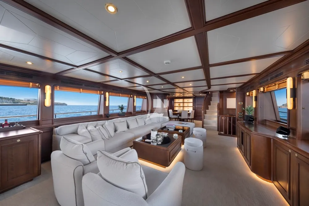 HAG Custom Line 30m - main saloon