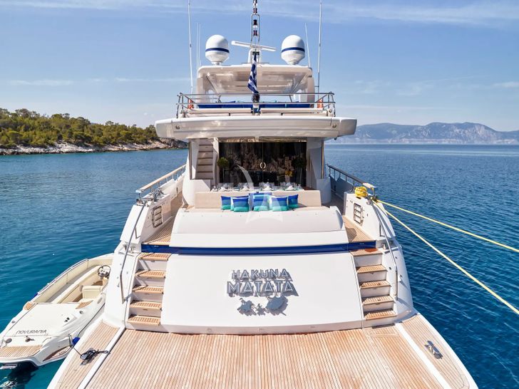 HAKUNA MATATA Couach 3700 FLY - aft shot HAKUNA MATATA Couach 3700 FLY - aft shot