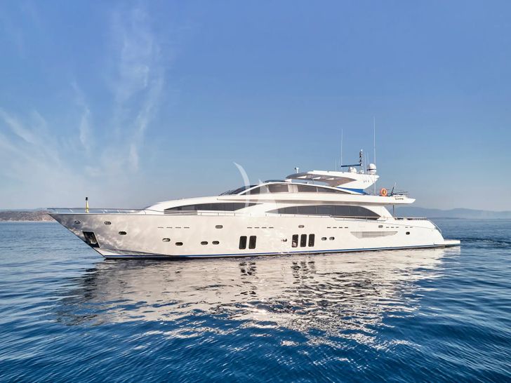 HAKUNA MATATA Couach 3700 FLY - side profile HAKUNA MATATA Couach 3700 FLY - side profile
