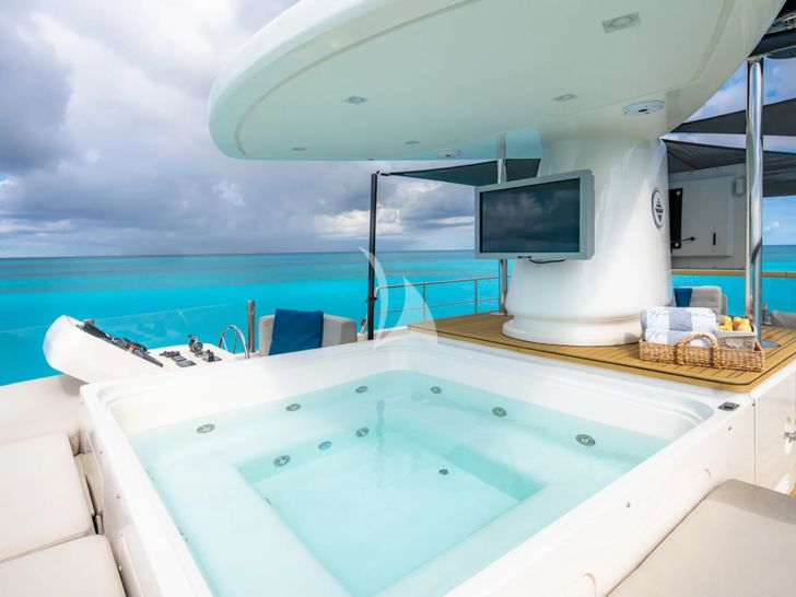 HALCYON Sanlorenzo 112 - jacuzzi HALCYON Sanlorenzo 112 - jacuzzi