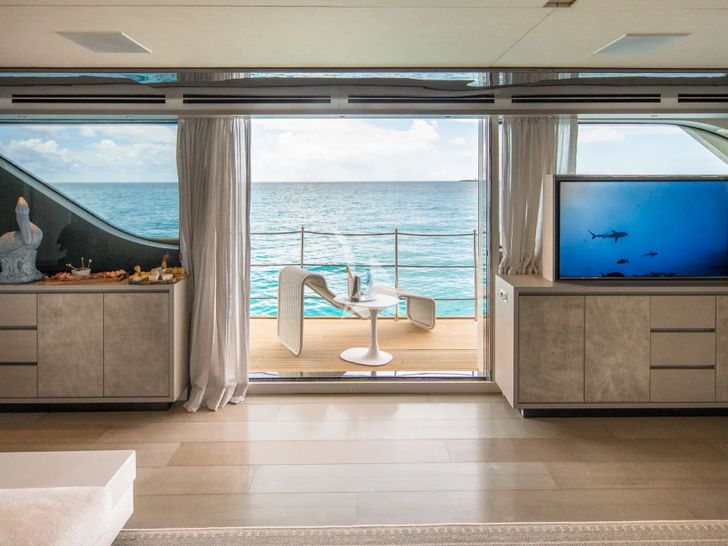 HALCYON Sanlorenzo 112 - main saloon balcony and TV HALCYON Sanlorenzo 112 - main saloon balcony and TV