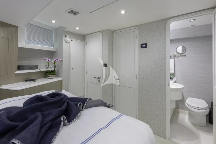 Charter Yacht HANNAH - Westport 112 - 4 Cabins - Nassau - Exumas - Bahamas