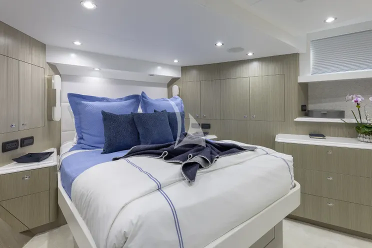 Charter Yacht HANNAH - Westport 112 - 4 Cabins - Nassau - Exumas - Bahamas