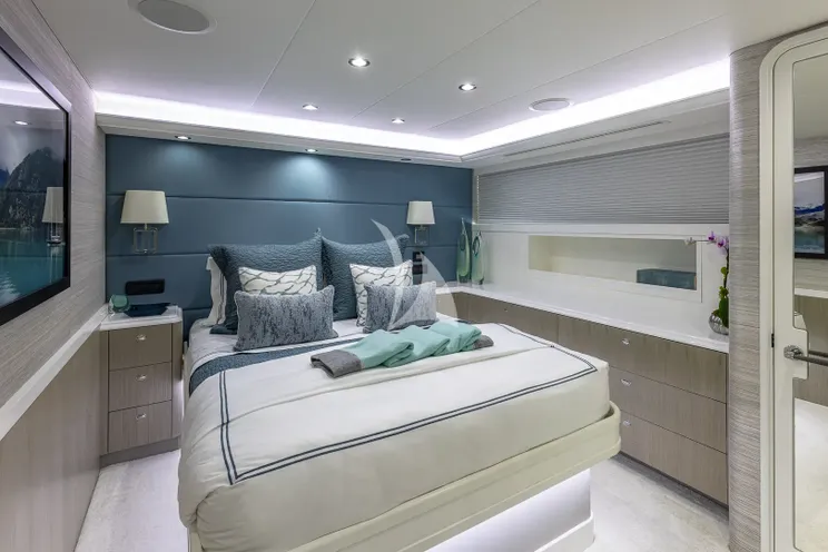 Charter Yacht HANNAH - Westport 112 - 4 Cabins - Nassau - Exumas - Bahamas