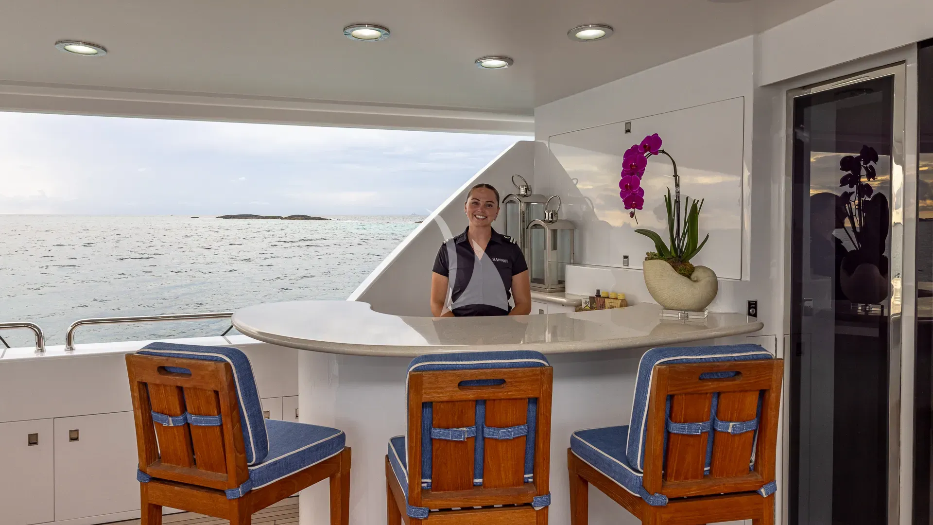 HANNAH Westport 112 - aft deck bar