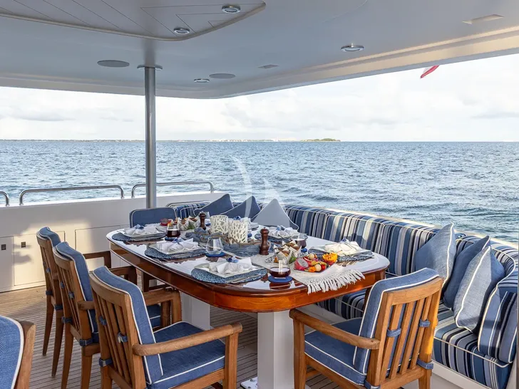 HANNAH Westport 112 - aft deck dining area HANNAH Westport 112 - aft deck dining area