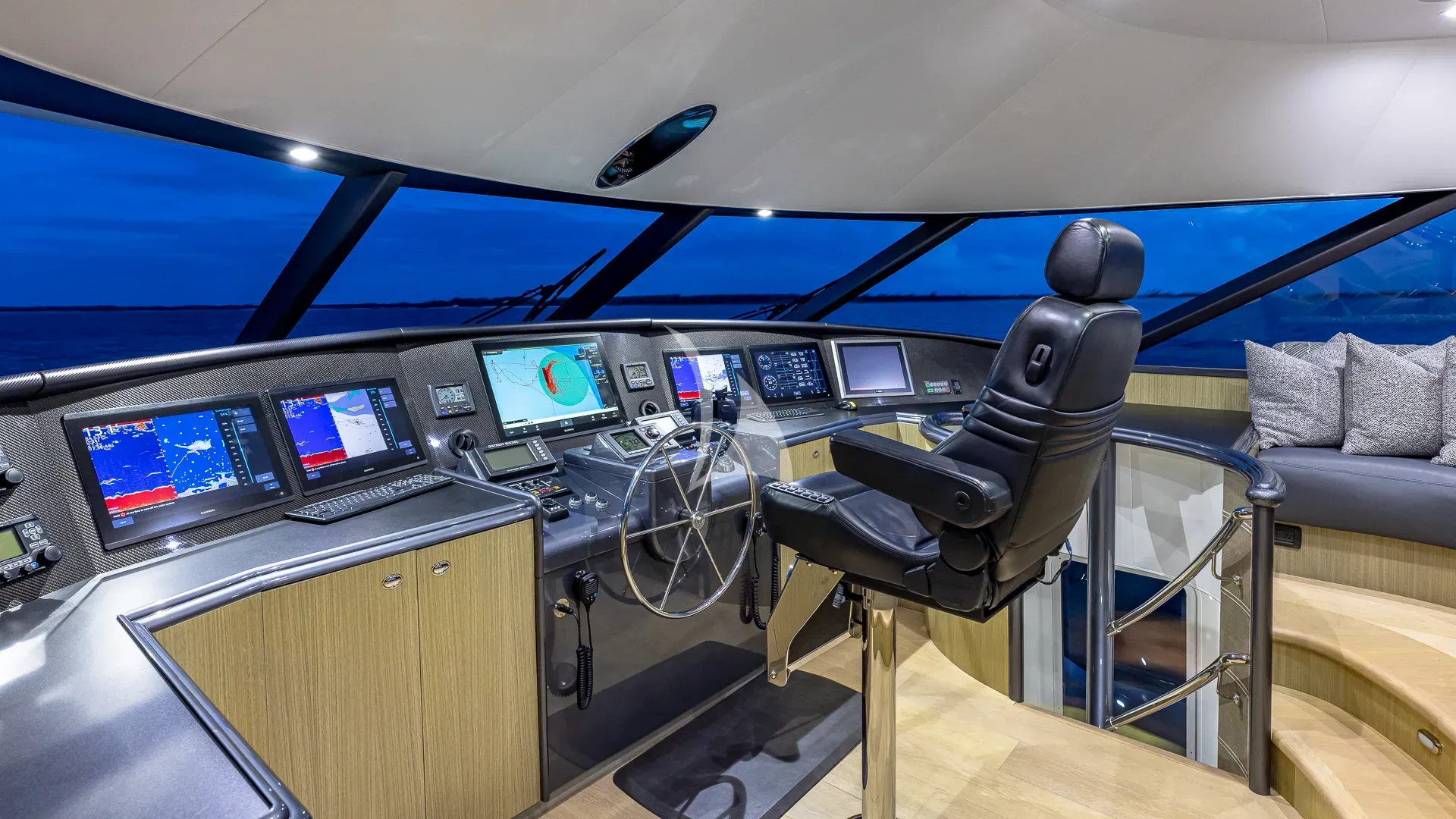HANNAH Westport 112 - cockpit