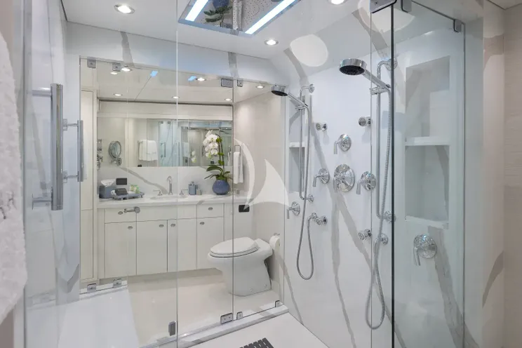 Charter Yacht HANNAH - Westport 112 - 4 Cabins - Nassau - Exumas - Bahamas