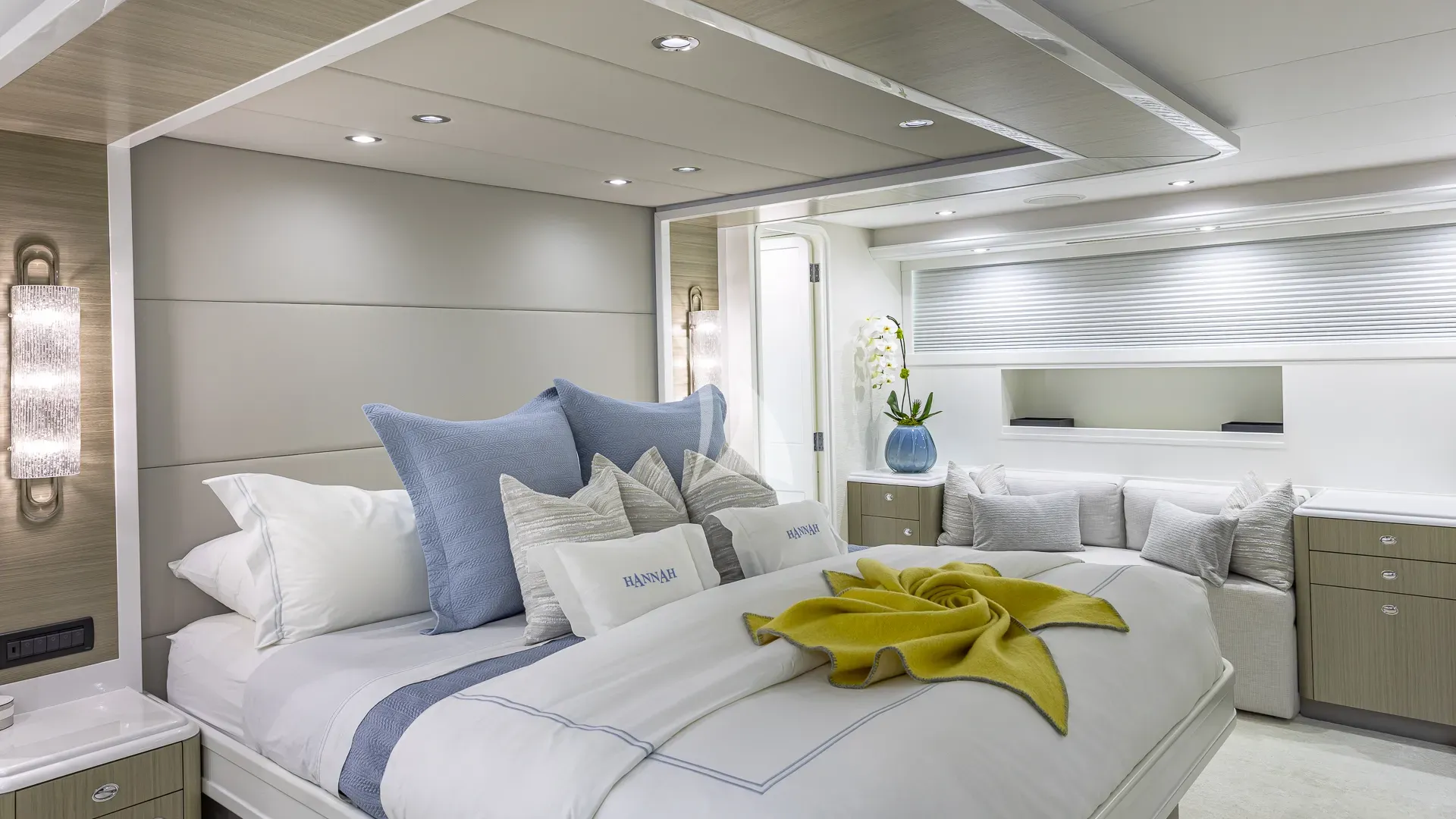 HANNAH Westport 112 - master cabin