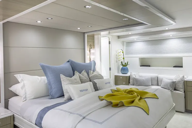 Charter Yacht HANNAH - Westport 112 - 4 Cabins - Nassau - Exumas - Bahamas