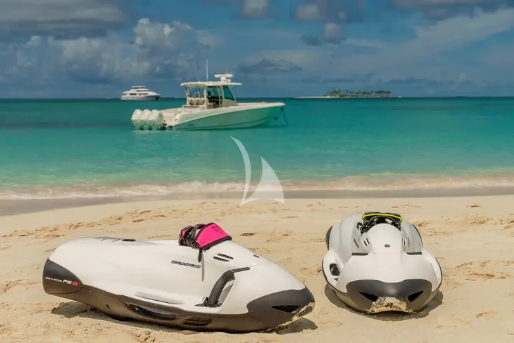 Charter Yacht HANNAH - Westport 112 - 4 Cabins - Nassau - Exumas - Bahamas
