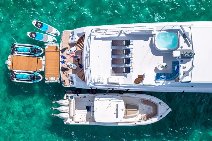 Charter Yacht HANNAH - Westport 112 - 4 Cabins - Nassau - Exumas - Bahamas