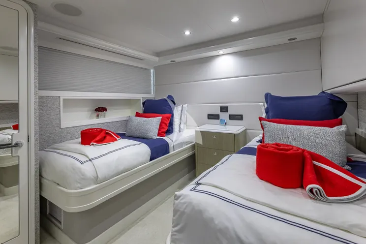 Charter Yacht HANNAH - Westport 112 - 4 Cabins - Nassau - Exumas - Bahamas