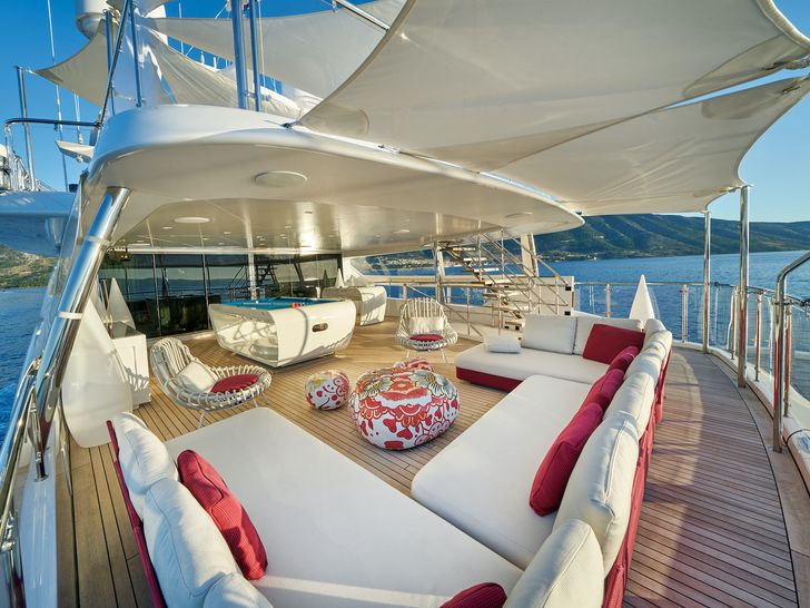 HAPPY ME Benetti 132 Supreme Bridge Deck HAPPY ME Benetti 132 Supreme Bridge Deck