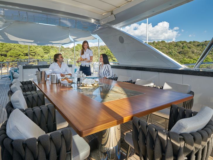 HAPPY ME Benetti 132 Supreme Dining HAPPY ME Benetti 132 Supreme Dining