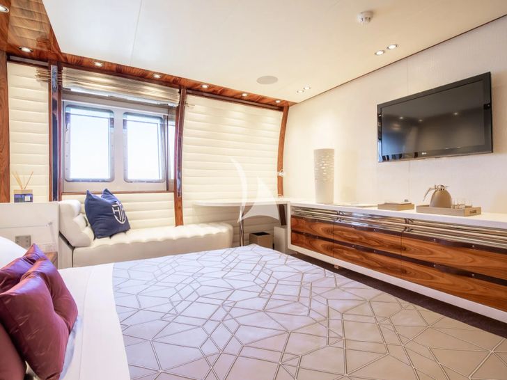 HATT MILL Vicem 46 Vulcan - VIP cabin 1 HATT MILL Vicem 46 Vulcan - VIP cabin 1