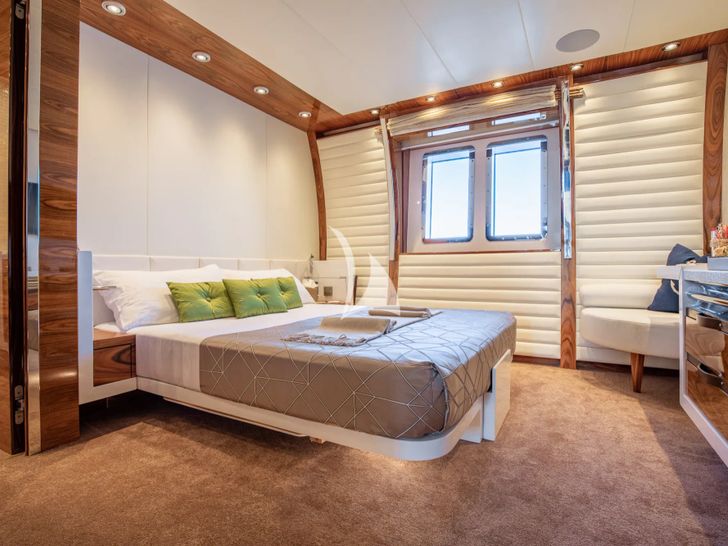 HATT MILL Vicem 46 Vulcan - VIP cabin 2 HATT MILL Vicem 46 Vulcan - VIP cabin 2