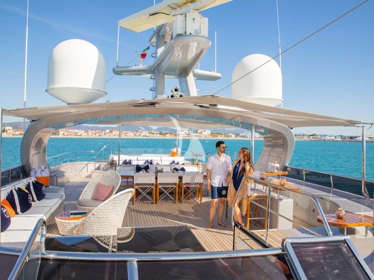 HATT MILL Vicem 46 Vulcan - sundeck HATT MILL Vicem 46 Vulcan - sundeck