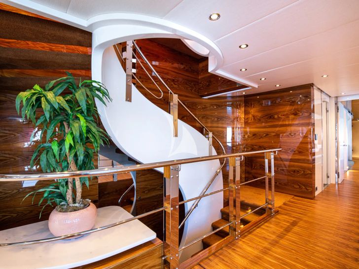 HATT MILL Vicem 46 Vulcan - indoor access to the sundeck HATT MILL Vicem 46 Vulcan - indoor access to the sundeck