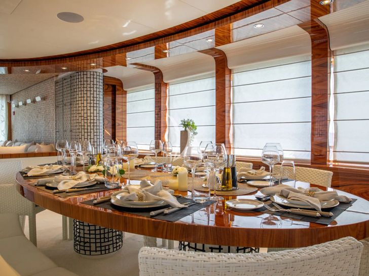 HATT MILL Vicem 46 Vulcan - main dining area HATT MILL Vicem 46 Vulcan - main dining area