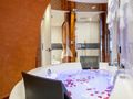 HATT MILL Vicem 46 Vulcan - master cabin bathroom with tub HATT MILL Vicem 46 Vulcan - master cabin bathroom with tub