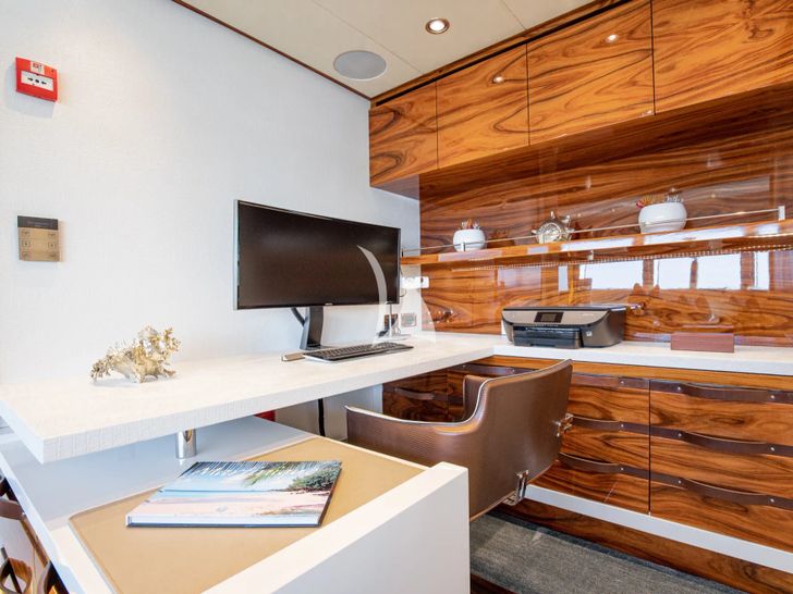 HATT MILL Vicem 46 Vulcan - master cabin office HATT MILL Vicem 46 Vulcan - master cabin office