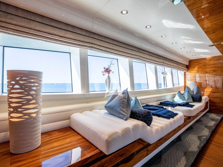 HATT MILL Vicem 46 Vulcan - master cabin seating HATT MILL Vicem 46 Vulcan - master cabin seating