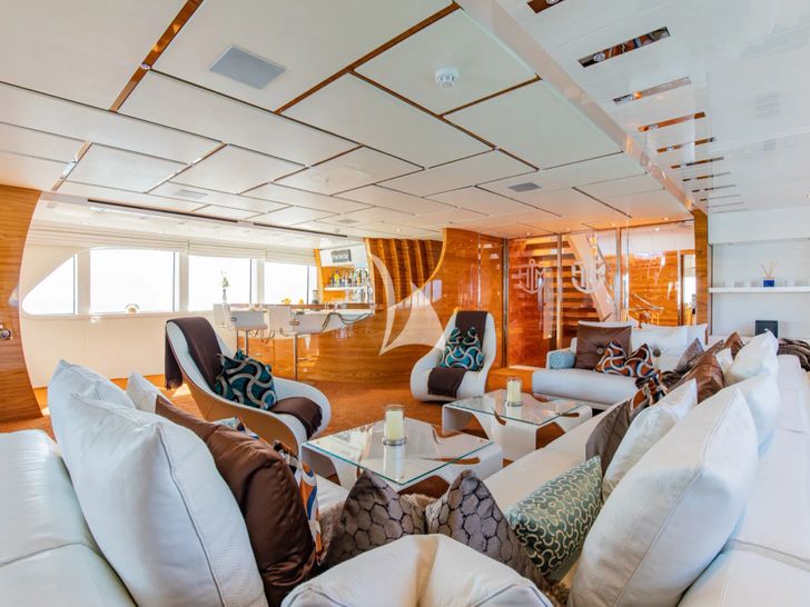 HATT MILL Vicem 46 Vulcan - sky lounge HATT MILL Vicem 46 Vulcan - sky lounge