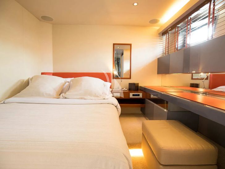 HEARTBEAT OF LIFE Heesen 28m - VIP cabin HEARTBEAT OF LIFE Heesen 28m - VIP cabin